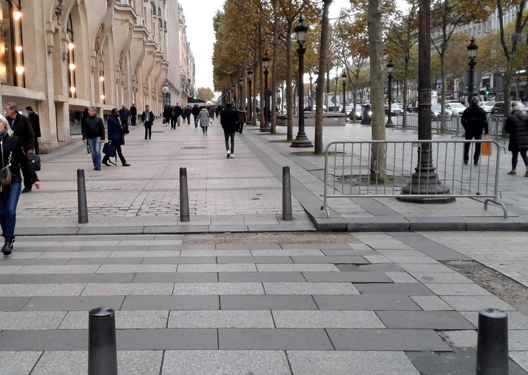 Champs-Élysées in autumn