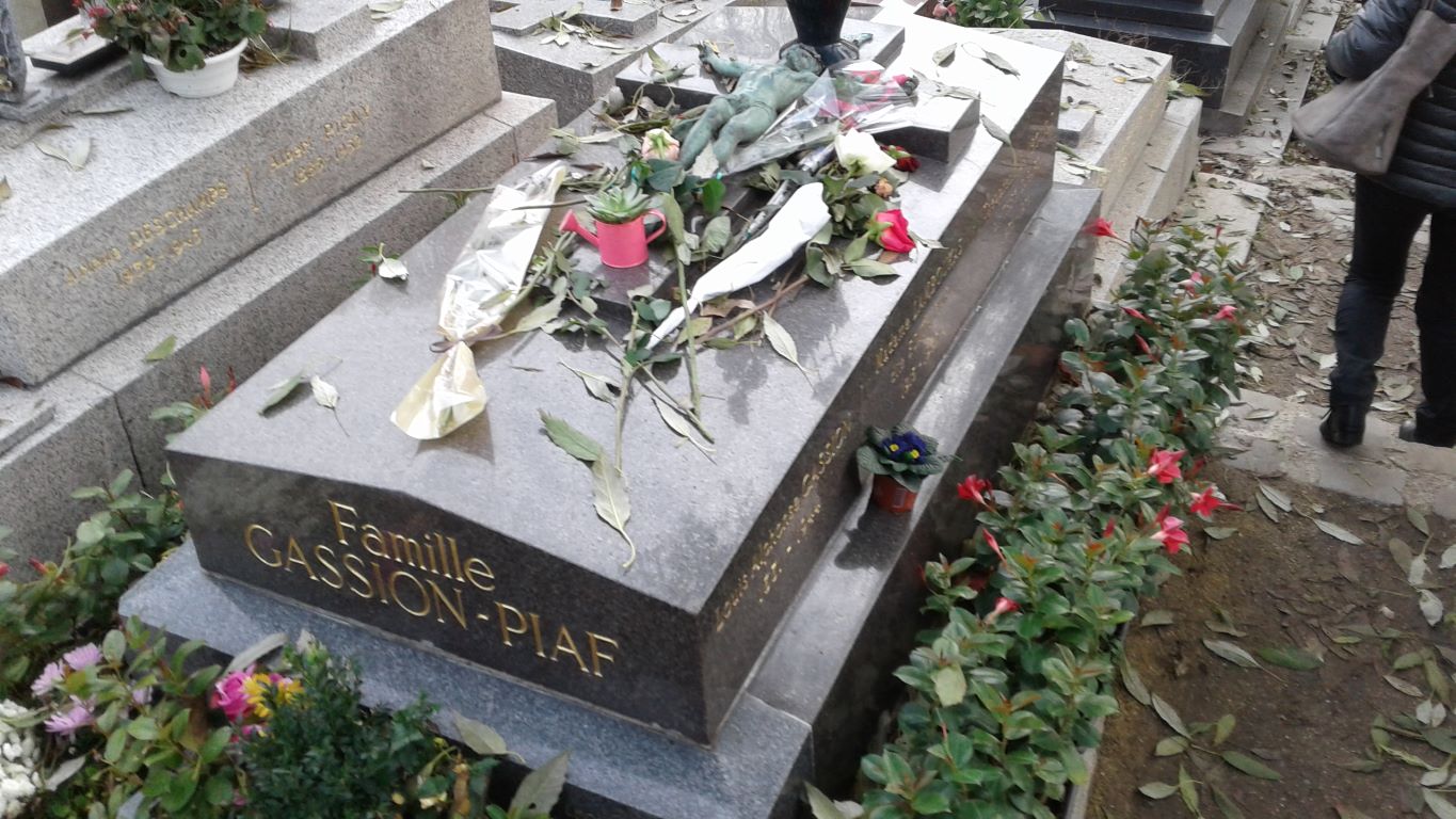 Edith Piaf grave at Père-Lachaise Cemetery