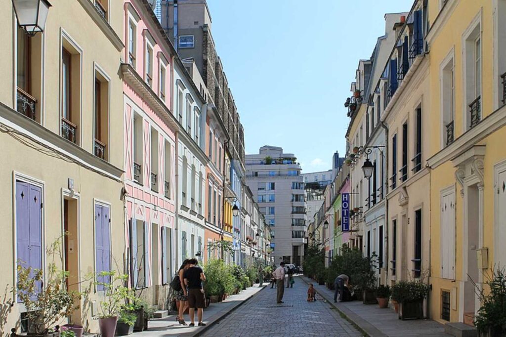 Paris rue Crémieux