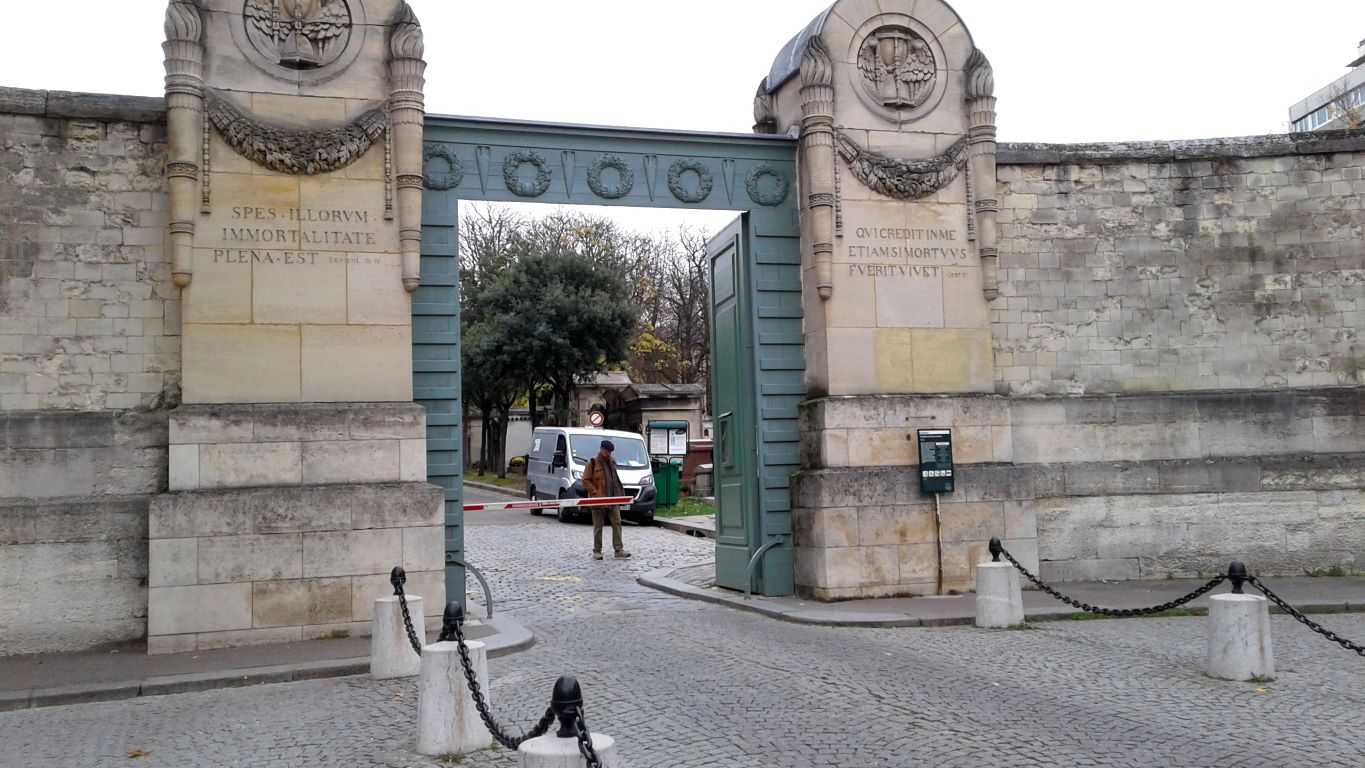 Père-Lachaise Cemetery entrance